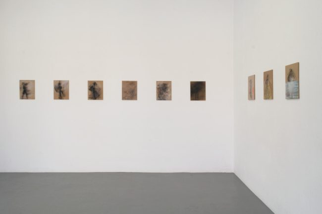 Ausstellungsansicht "Mit Füßen und Mimik", 2016 im Merdinger Kunstforum