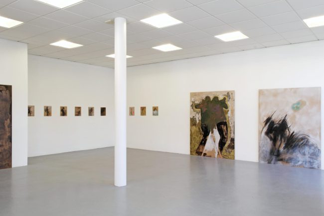 Ausstellungsansicht "Mit Füßen und Mimik", 2016 im Merdinger Kunstforum