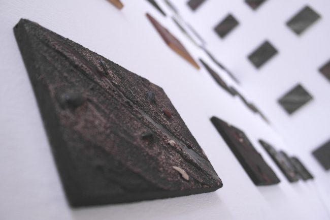 Installationsansicht "Cascading Tides" im Atelier