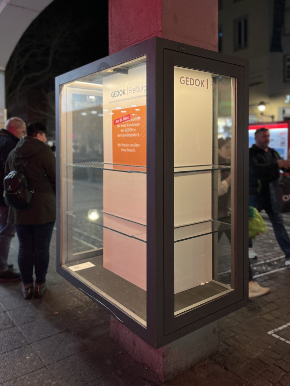 Gedok Schaukasten vor dem Schafferer in der Kaiser-Joseph-Straße